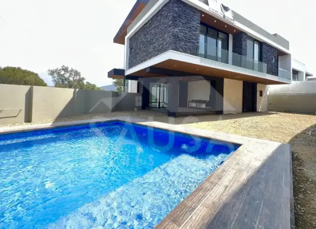CASA DE LUJO EN VENTA EN SIERRA ALTA CON VISTA AL CAMPO DE GOLF